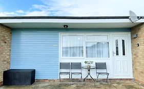 119 Hemsby Holiday Chalet, Convenient For Sandy Beach